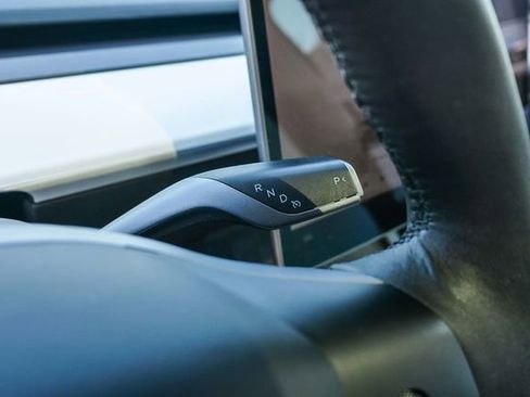 Used 2022 Tesla Model Y Long Range image 20