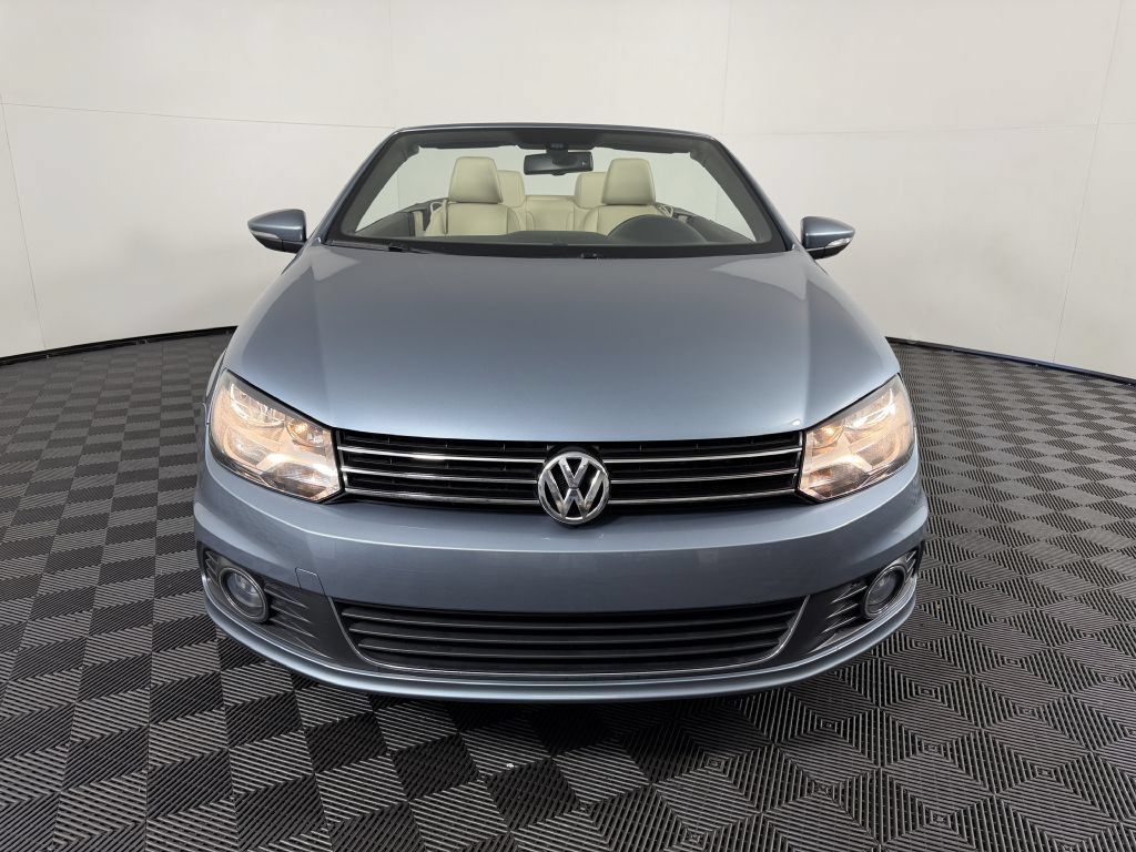 Used 2012 Volkswagen Eos Lux FWD image 2