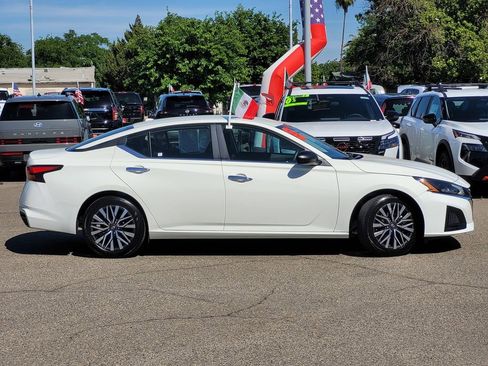 Used 2025 Nissan Altima 2.5 SV FWD image 4
