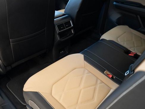 Used 2024 Volkswagen Atlas Cross Sport SE image 17