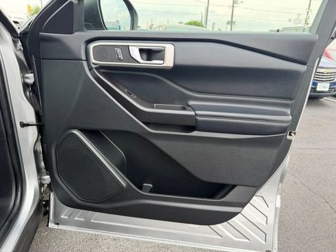 Used 2020 Ford Explorer XLT w/ Equipment Group 202A AWD/4WD image 12