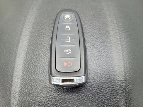 Used 2017 Ford Escape Titanium image 32