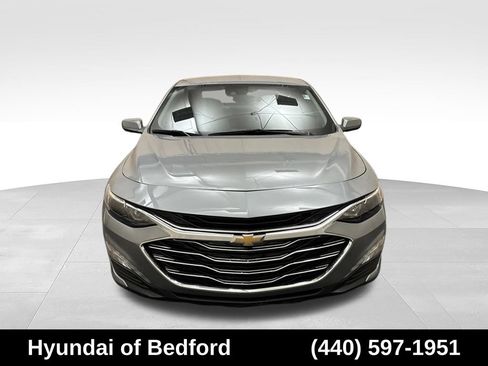 Used 2025 Chevrolet Malibu LT FWD image 2