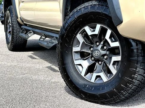 Certified 2018 Toyota Tacoma TRD Off-Road AWD/4WD image 2