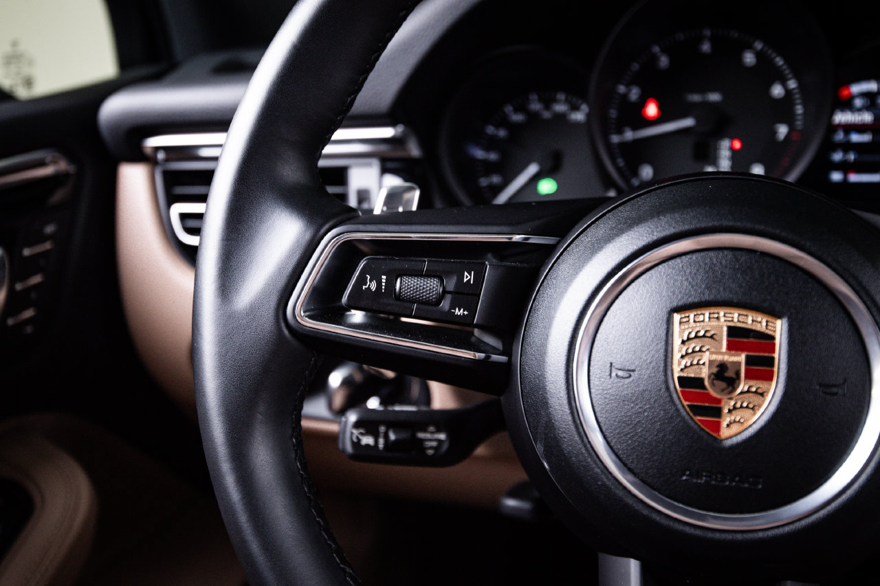 Certified 2026 Porsche Macan AWD/4WD image 17