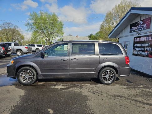Used 2017 Dodge Grand Caravan SXT w/ Driver Convenience Group image 6