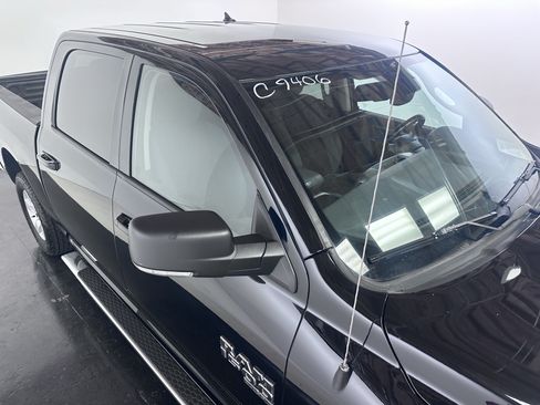 Used 2019 RAM 1500 Classic SLT w/ Luxury Group AWD/4WD image 17