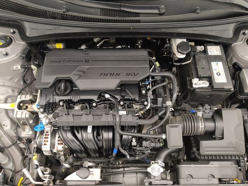 Used 2025 Hyundai Elantra Sport FWD image 30