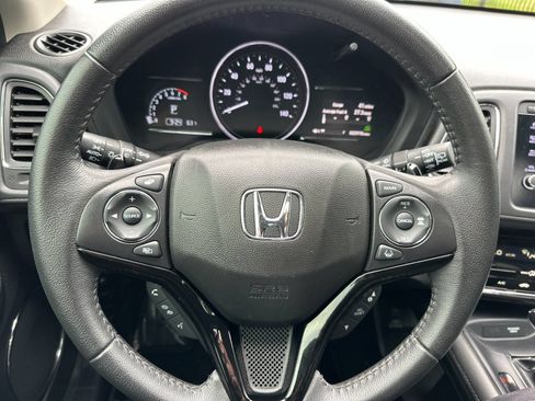 Used 2021 Honda HR-V Touring image 23