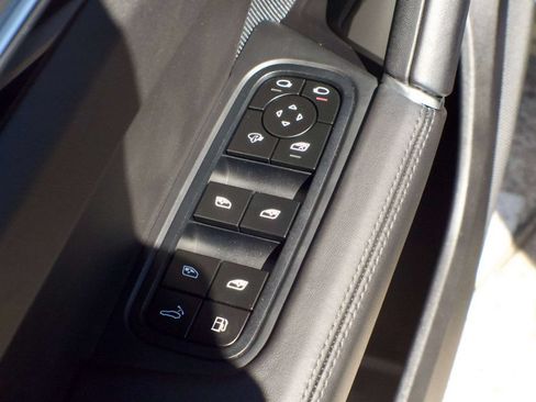 Used 2023 Porsche Cayenne Platinum Edition AWD/4WD image 39