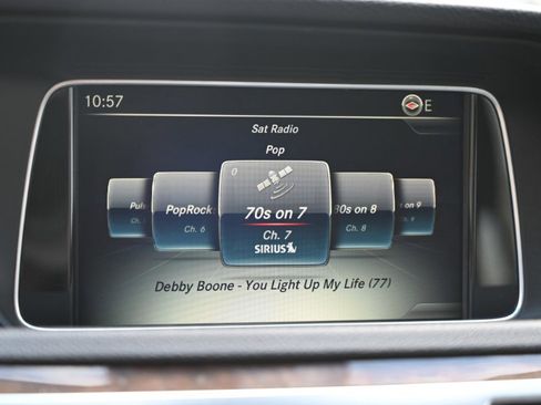 Used 2016 Mercedes-Benz E 350 4MATIC Sedan image 27