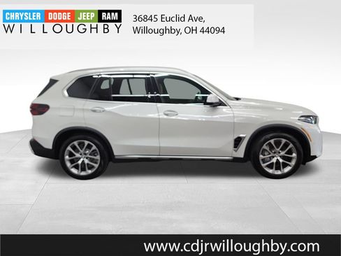 Used 2026 BMW X5 xDrive50e w/ Climate Comfort Package AWD/4WD image 4