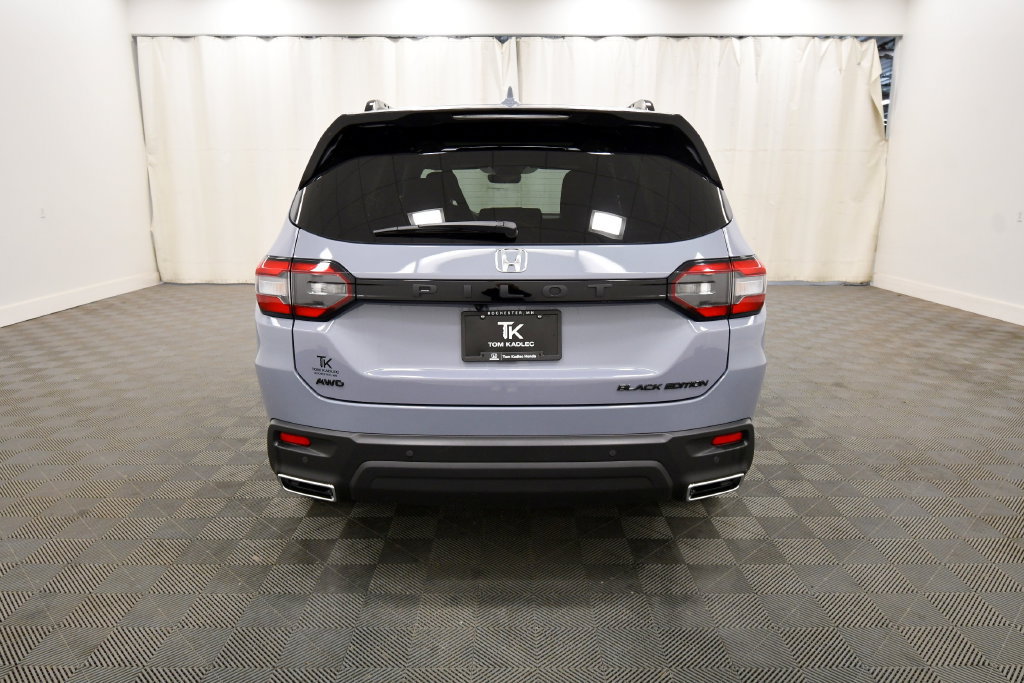 Certified 2025 Honda Pilot Black Edition image 6