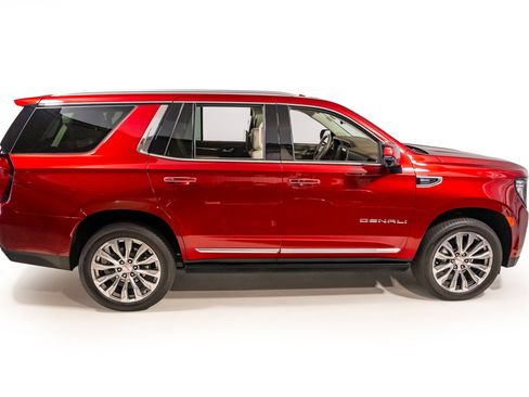 Used 2023 GMC Yukon Denali w/ Denali Reserve Package image 8