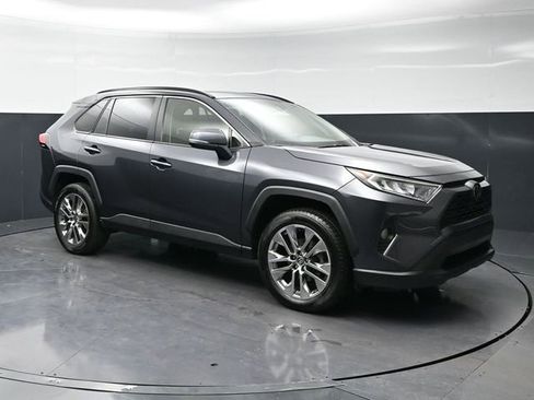 Used 2020 Toyota RAV4 XLE Premium image 3