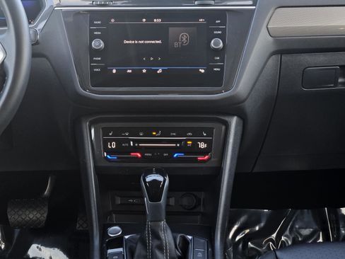 Used 2024 Volkswagen Tiguan SE image 26