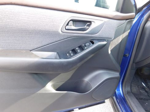 Used 2023 Nissan Rogue S FWD image 14