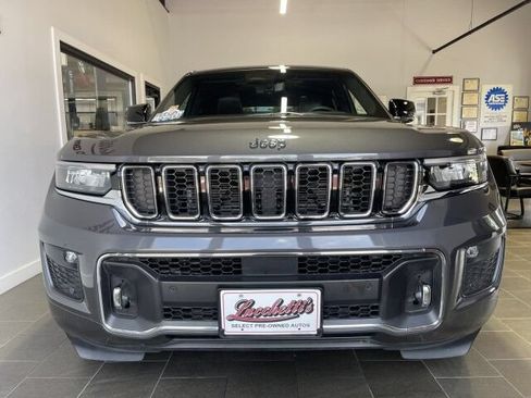 Used 2023 Jeep Grand Cherokee Overland w/ Luxury Tech Group IV AWD/4WD image 3