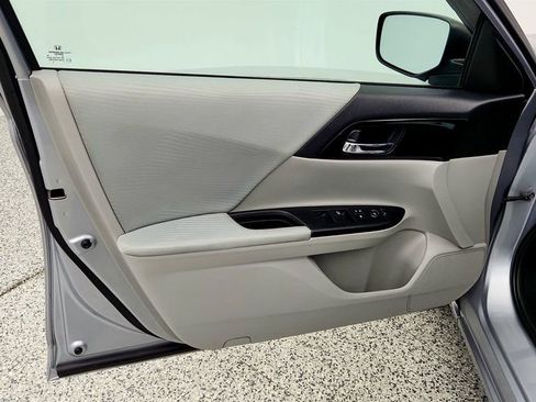 Used 2017 Honda Accord LX image 10