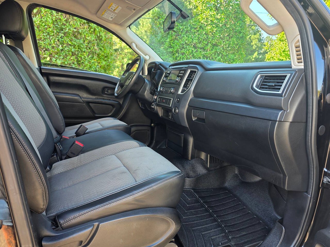 Used 2017 Nissan Titan S AWD/4WD image 32