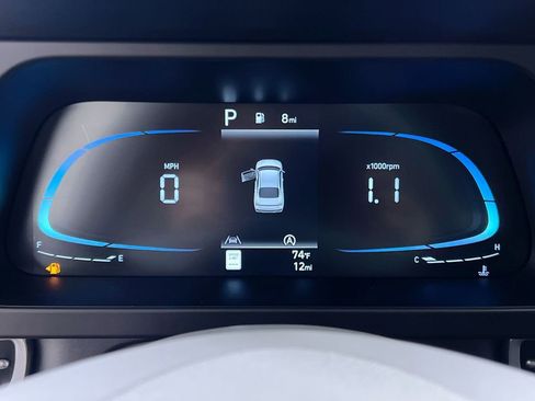 Used 2025 Hyundai Elantra SE image 17