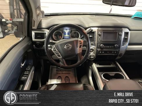 Used 2018 Nissan Titan PRO-4X w/ Pro-4x Convenience Package AWD/4WD image 17