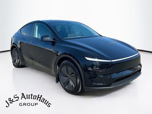 Used 2026 Tesla Model Y AWD image 1
