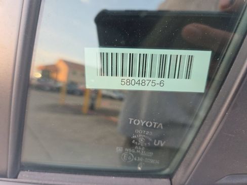 Used 2025 Toyota Prius LE FWD image 9