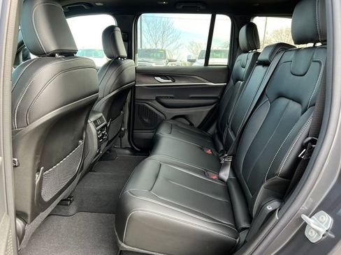 Used 2025 Jeep Grand Cherokee Limited w/ Black Appearance Package AWD/4WD image 5