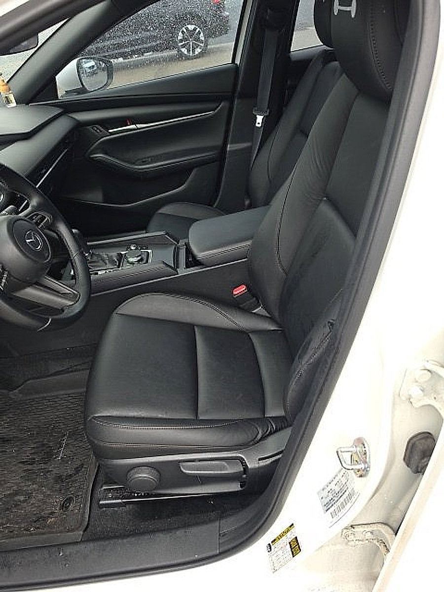 Used 2023 MAZDA MAZDA3 s FWD image 9