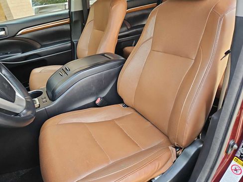 Used 2018 Toyota Highlander Limited FWD image 25
