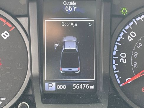 Used 2022 Toyota Tacoma SR image 8