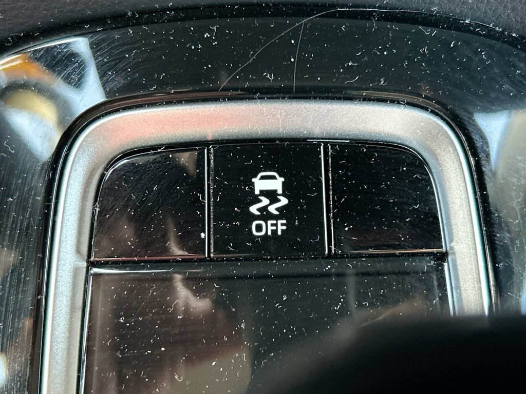 Used 2026 Toyota Corolla LE FWD image 32