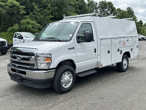 New 2026 Ford E-350 and Econoline 350 Super Duty w/ Power Equipment Group RWD image 1