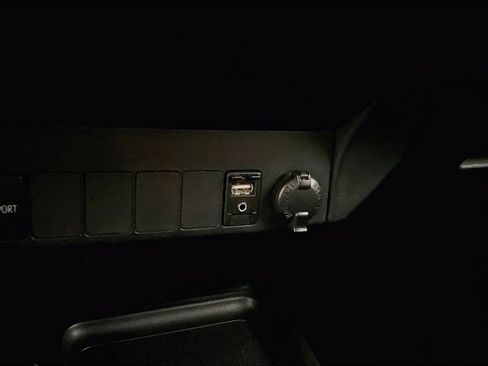 Used 2013 Toyota RAV4 XLE AWD/4WD image 32