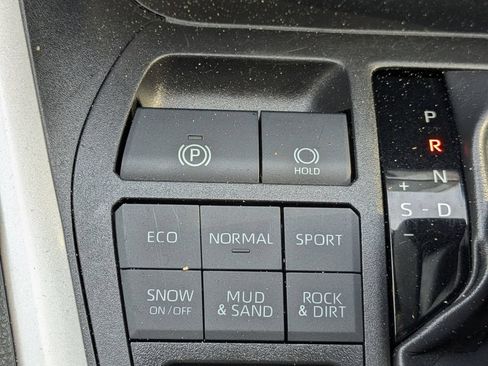 Used 2024 Toyota RAV4 XLE AWD/4WD image 23