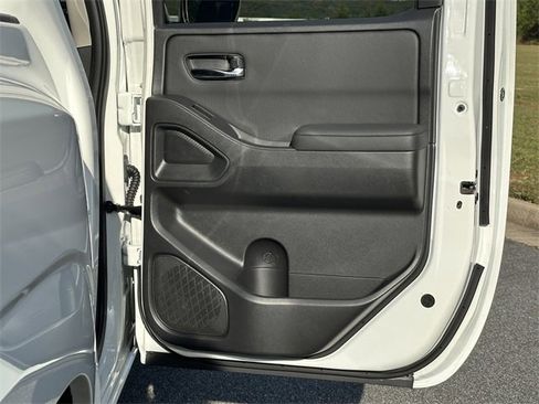 Certified 2024 Nissan Frontier SL w/ Technology Package image 17