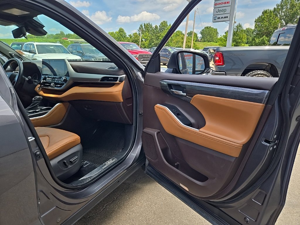 Used 2021 Toyota Highlander Platinum AWD/4WD image 79