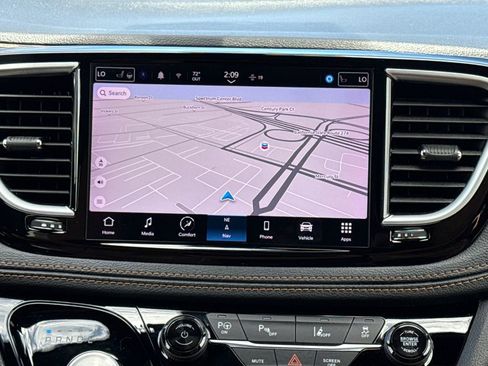 Certified 2022 Chrysler Pacifica Pinnacle FWD image 23