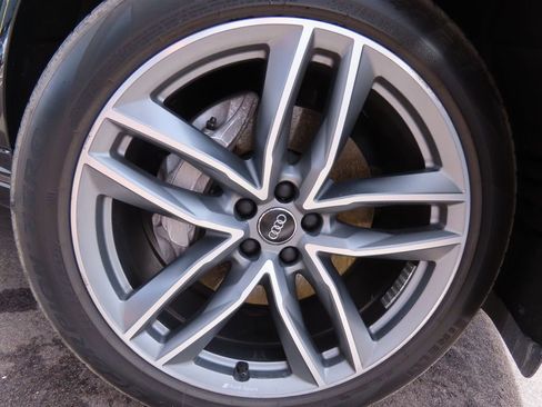 Used 2018 Audi Q7 3.0T Prestige w/ Prestige Package image 18