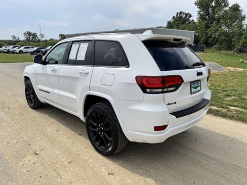 Used 2019 Jeep Grand Cherokee Altitude AWD/4WD image 5