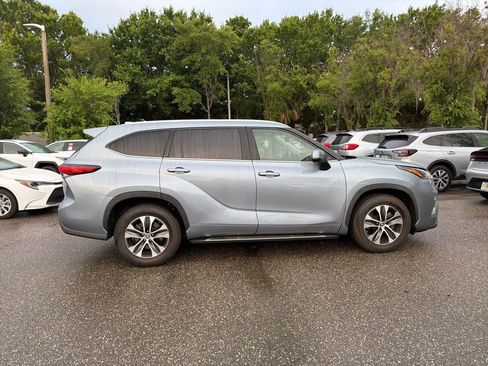 Used 2021 Toyota Highlander XLE FWD image 6