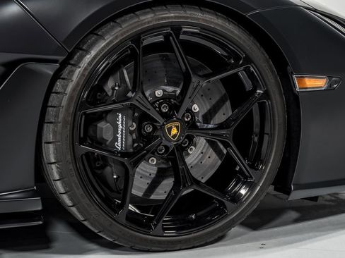 Used 2024 Lamborghini Revuelto AWD/4WD image 45