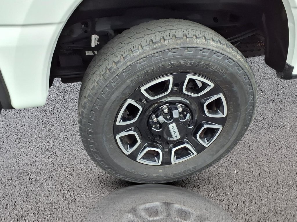 Used 2025 Ford F250 Platinum w/ FX4 Off-Road Package AWD/4WD image 28