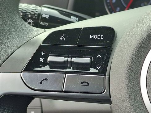 Used 2023 Hyundai Elantra SEL image 21