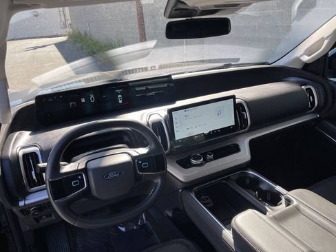 Used 2025 Ford Expedition Active AWD/4WD image 28