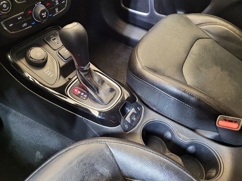 Used 2018 Jeep Compass Limited w/ Navigation Group image 26