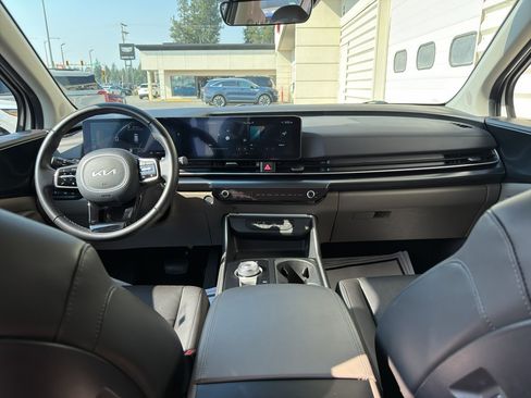 Certified 2026 Kia Carnival LXS FWD image 18