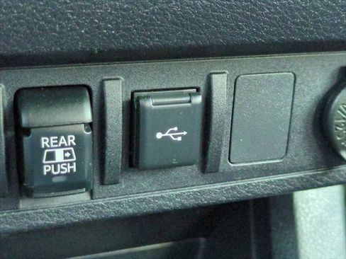 Certified 2020 Toyota Tacoma SR5 AWD/4WD image 21