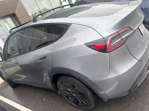 Used 2025 Tesla Model Y Long Range AWD/4WD image 8